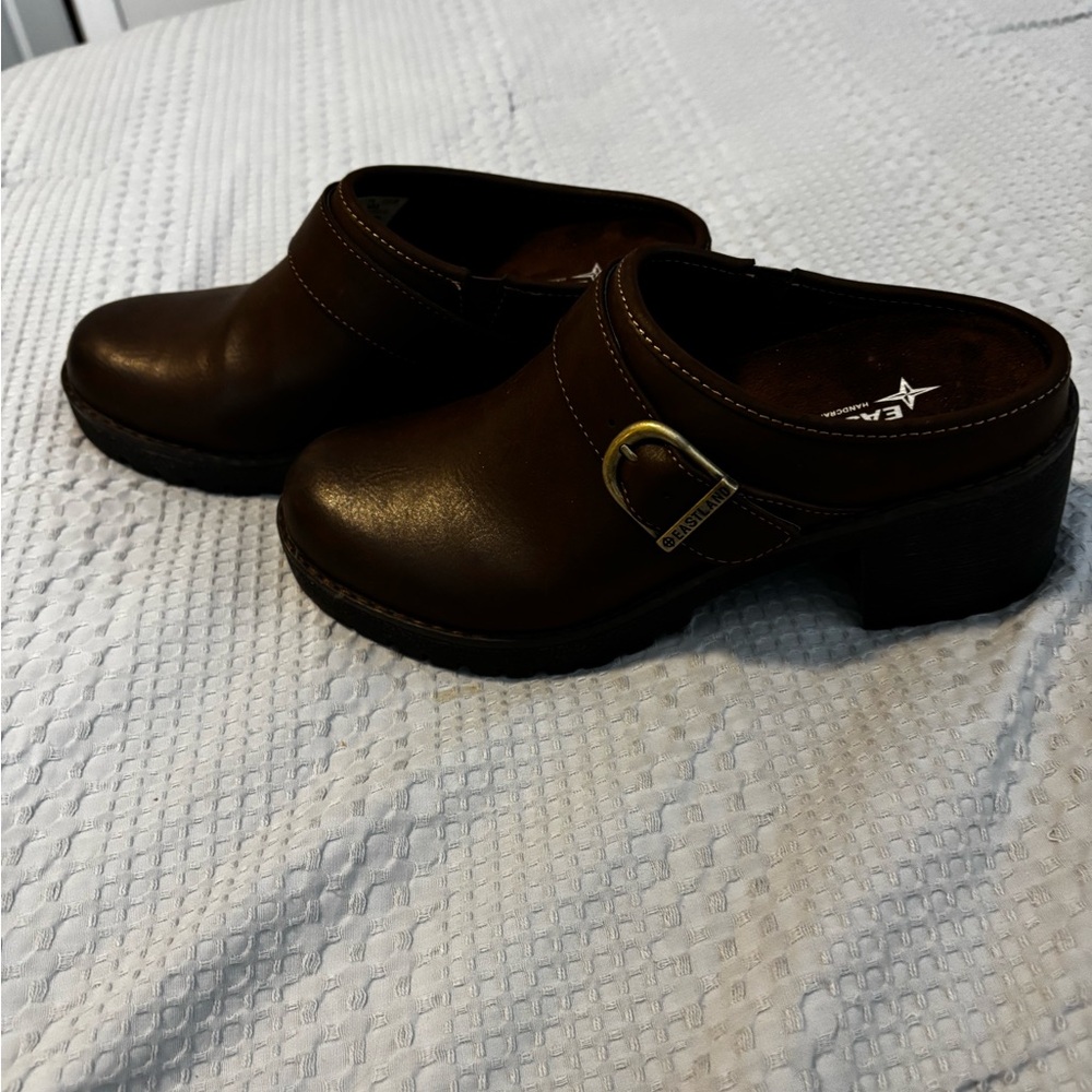 Women’s Eastland brown Nola clogs 
Size 7 1/2 M
Only worn once